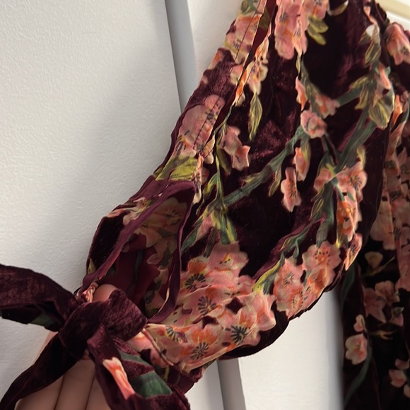 Francesca’s Off The Shoulder Velvet Bodice Blouse - Picture 3 of 7